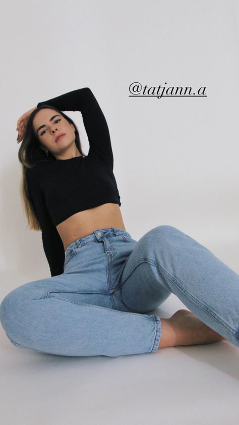 Jeans Photoshoot, Artist Photoshoot, Photoshoot Idea, Top Photo, Photoshoot Ideas, Black Tee, Vintage Black, Black Shirt, Blue Jeans