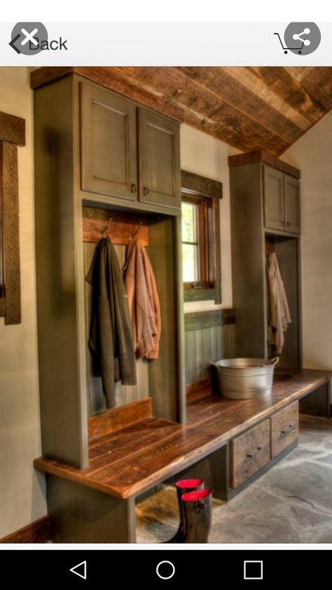 Primitive Cabin, Farmhouse Home Design, Rustic Entry, Rustic Laundry Rooms, Rustic Western Decor, Mudroom Design, Rustic Country Home, Dekor Diy, Rustic Home Design