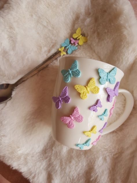 Butterfly Mug, Polymer Clay Gifts, Paper Cutout Art, Mug Crafts, ดินปั้น Polymer Clay, Clay Diy Projects, Polymer Clay Diy, Clay Mugs, Polymer Crafts