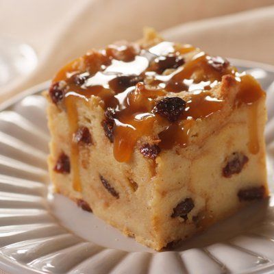 Filipino Bread Pudding Recipe, Amaretto Bread, Bread Pudding Dessert, Filipino Bread, Raisin Bread Pudding, Best Bread Pudding Recipe, Puding Roti, Bread Pudding Easy, Old Fashioned Bread Pudding