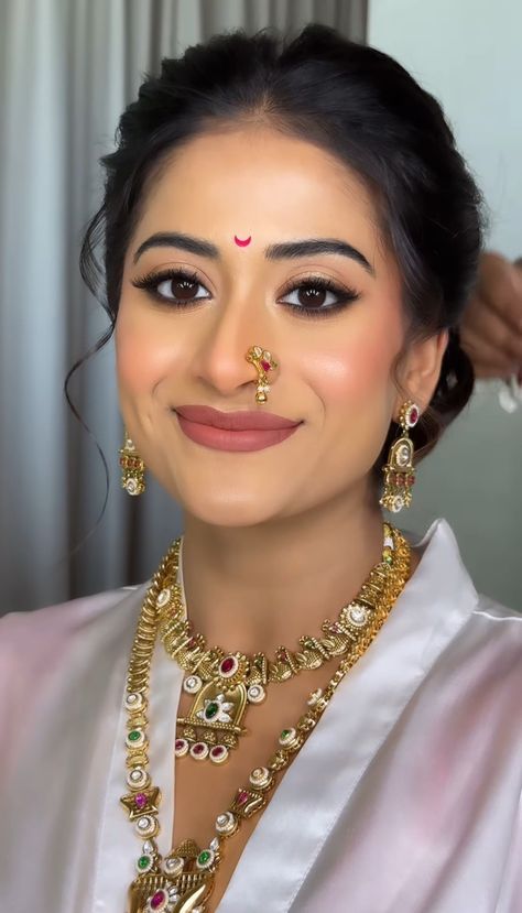 South Indian Bridal Makeup Look, Engagement Makeup For Bride, Soft Makeup Look Indian, Wedding Makeup South Indian, Brown Bride Makeup, Subtle Bridal Makeup Indian, Soft Glam Bridal Makeup Indian, Indian Wedding Eye Makeup, Indian Bride Makeup Natural