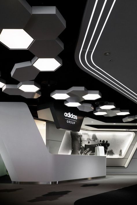 Office Ceiling Design, Japan Office, Adidas Japan, Hotel Lobby Design, Gym Interior, Ceiling Design Modern, Futuristic Interior, Lobby Design, Showroom Design