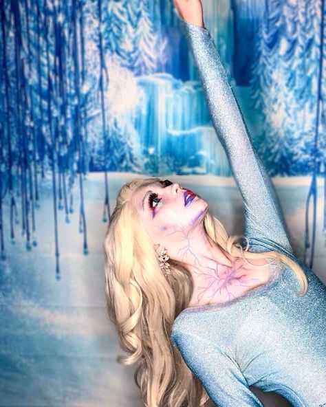 Elsa Frozen 2 Cosplay, Frost Bite Makeup, Bruni Frozen, Elsa Makeup, Elsa Halloween Costume, Frozen Makeup, Elsa Face, Frozen Halloween, Princess Character