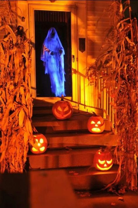 Spooky Door Greeter - 40 Easy to Make DIY Halloween Decor Ideas Easy Desert, Simple Sunset, Diy Halloween Dekoration, Halloween Decor Ideas, Casa Halloween, Christmas Paintings On Canvas, Diy Halloween Decor, Cactus Painting, Adornos Halloween