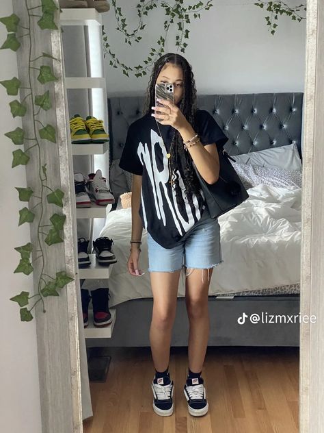 Short Jorts Outfit, Birkenstock Clogs Outfit Black Women, Shorts Outfit For School, Cute Summer School Outfits, School Outfits Black Women, Van Outfits, Outfit Ideas Shorts, Jorts Outfit, 2024 Fits