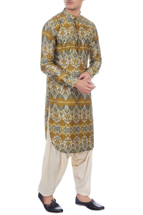 Patiyala Suits Designer, Mens Wedding Looks, Patiala Pant, Patiala Dress, Dhoti Kurta, Patiala Suit Designs, Wedding Kurta For Men, Patiyala Suit, Gents Kurta Design