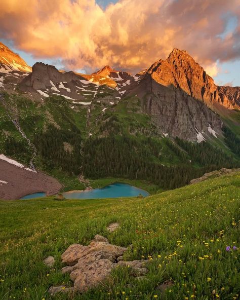 These AMAZING 51 places are the most beautiful places in Colorado! If you're looking for things to do in Colorado, ideas for a Colorado road trip, or just bucket-list Colorado travel destinations, look no further! These spots span from Denver and Colorado Springs to Boulder and Aspen, and everything in between! From Colorado waterfalls and lakes to mountains and national parks, find it all here! This Colorado guide covers the best photography spots! #colorado #travel #america #bucketlist Colorado Waterfalls, Places In Colorado, Colorado Aesthetic, Road Trip To Colorado, Colorado Fall, Colorado Photography, Colorado Hiking, Colorado Usa, Colorado Travel