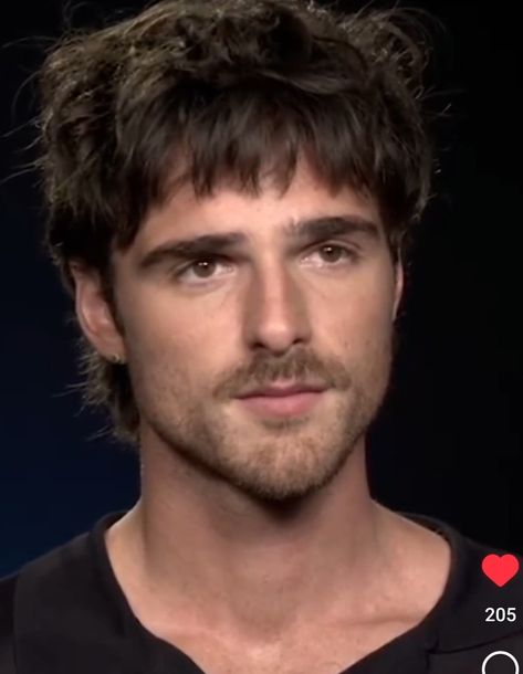 Middle Part Fringe Men, Jacob Elordi Mustache, 90s Mens Haircut, Jacob Elordi Haircut, Jacob Elordi Mullet, Jacob Elordi Long Hair, Jacob Elordi Hair, Mens Face Shape, Shaggy Mens Haircut