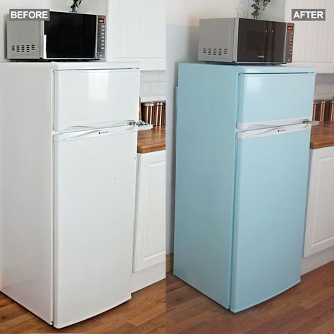 Paint a fridge? If you want a coloured fridge, but can't afford one of Smeg's prestigious designs reach for the spray paint. Here's a step-by-step on how... Paint Your Fridge, Fridge Paint, Hippy House, Spray Paint Techniques, Paint Refrigerator, Pink Fridge, Fridge Makeover, Painted Fridge, White Fridges