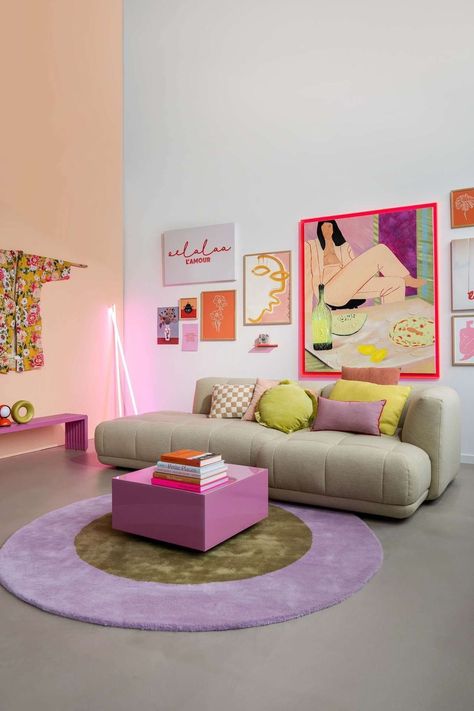 Colorful Apartment Decor Living Room, Artsy Apartment Decor, Studio Apartment Interior Design, Artsy Apartment, Hype Beast Bedroom, Funky Interior Design, Colourful Room, Colourful Bedroom, Funky Living Rooms