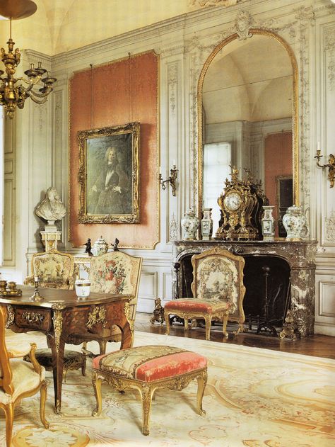 Salon in Abbot’s palace at Chaallis, early 18th Century. Book: French Interiors of the 18th century by John Whitehouse. Historical Interior, Georgian Interiors, French Interior Design, Classical Interior, Palace Interior, French Interiors, Opulent Interiors, French Architecture, Luxury Homes Interior