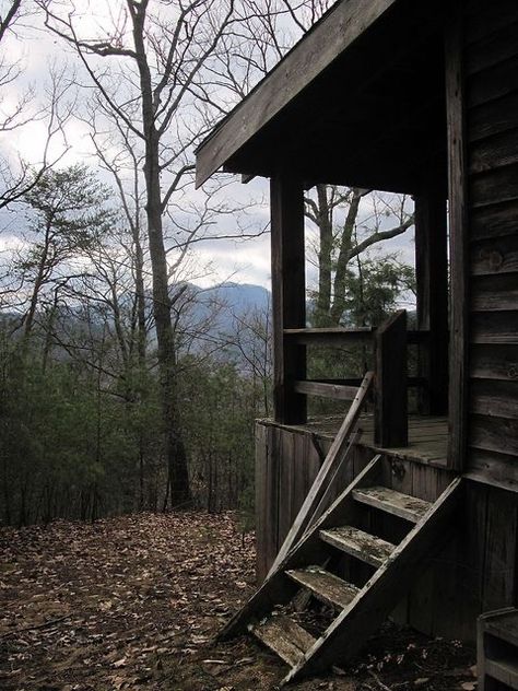 Cabin In The Middle Of The Woods, Secluded Cabin Aesthetic, Hunting Cabin Aesthetic, Rustic Cabin Aesthetic, Old Cabin Aesthetic, Run Down Cabin, Appalachian Cabin, Log Cabin In Woods, Cabins Aesthetic