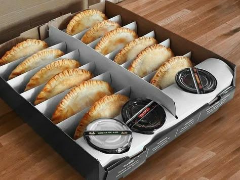 Finger Foods Packaging, Empanada Food Truck, Empanada Packaging, Finger Food Packaging, Street Food Packaging, Food Delivery Packaging, Food Business Ideas, Dessert Packaging, Catering Ideas Food