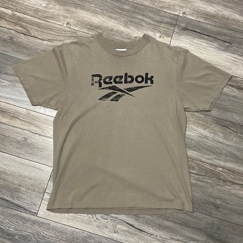 Vintage Reebok t shirt Reebok Clothes, Reebok Shirt, T Shirt Fits, School Fit, Vintage Reebok, School Fits, Shirt Fits, Costume Design, Old School