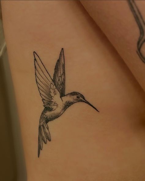 Tattoo Ideas Hummingbird, Hummingbird Tattoo Design, Hummingbird Tattoo Ideas, Freedom Tattoo, Small Bird Tattoo, Hummingbird Tattoo, Tattoo Design Ideas, Inked Men, Tattoo Life