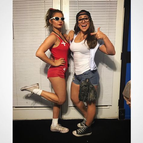 30 Costume Ideas For BFFs That Prove the '90s Were the Best Easy 90s Outfit Spirit Week, Iconic Halloween Costumes 90s Movies, Best 90s Themed Costumes, 90s Costume Ideas Woman Movie Characters, Spirt Week 90s Day, 90s Pop Culture Halloween Costumes, Best 90s Costumes, 90s Character Costumes, 90s Cartoon Characters Costumes