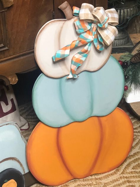 Painted Wood Pumpkins, Scarecrow Hat, Pumpkin Stack, Fall Wood Crafts, Pumpkin Door Hanger, Random Crafts, Winter Porch, Personalized Easter Bunny, Easter Bunny Plush