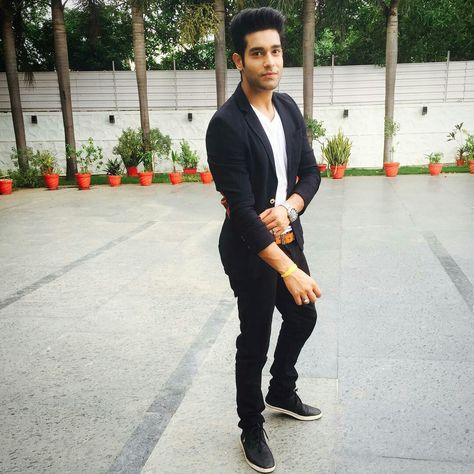 Abhishek Malik Abhishek Malik, Handsome Guys, Mens Fashion Inspiration, Tv Actors, Abba, Style Inspiration, Actors, Tv, Quotes