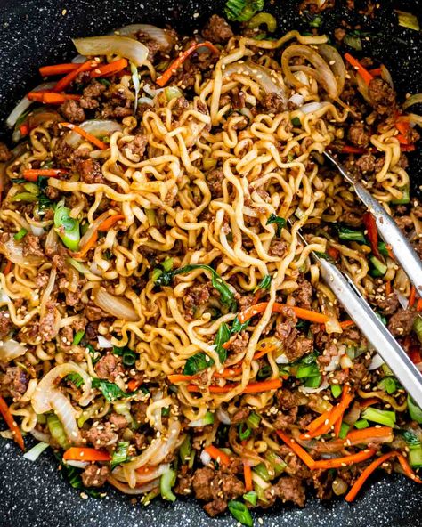 Hoisin Beef Noodles - This recipe is made with an easy sauce, tender ramen noodles, crunchy veggies, and lots of beef. #hoisin #beef #noodles #recipe Hoisin Beef Noodles, Hoisin Beef, Ramen Recipes Easy, Crunchy Veggies, Homemade Chinese Food, Beef Noodles, Jo Cooks, Ramen Noodle Recipes, Ramen Recipes