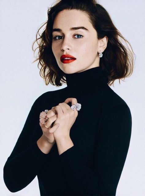 Amelia Clarke, Photography Ideas At Home, Hbo Game Of Thrones, Mother Of Dragons, English Actresses, Emilia Clarke, Red Lipstick, Red Lips, Nice Tops