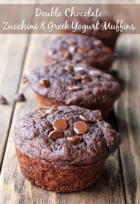 Banana Bread Recipe Greek Yogurt, Weight Watchers Banana Bread, Recipe Greek Yogurt, Chocolate Greek Yogurt, Greek Yogurt Muffins, Zucchini Muffin Recipes, Chocolate Zucchini Muffins, Yogurt Muffins, Greek Yogurt Recipes