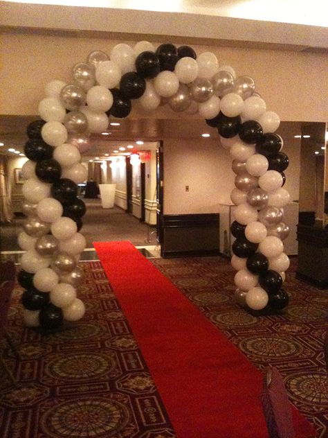 i don't love it..but balloon entrance. Black White And Silver Prom Decorations, Black And White School Dance Decorations, Black And White Dance Decorations, Black And White Dance Theme, Black And White Prom Theme, Mukhe Bhaat, Aura Cafe, Balloon Entrance, School Dance Decorations