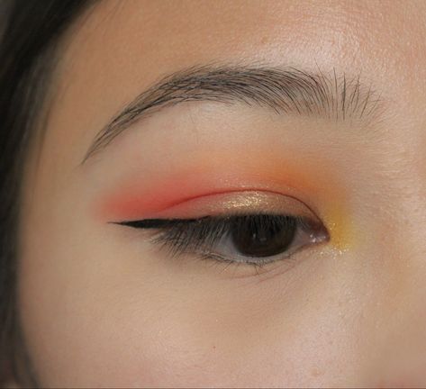 Red Yellow Eyeshadow, Velma Eye Makeup, Yellow And Orange Eye Makeup, Subtle Orange Eye Makeup, Epicanthal Fold Makeup, Light Orange Makeup, Red And Yellow Eyeshadow, Epicanthal Fold, Epicanthic Fold Makeup