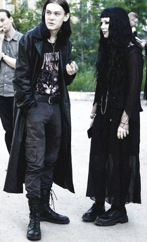 Goth Couple Outfits, Y2k Goth Men, Traditional Goth Men, Men Goth Style, Gothic Mens Outfits, Goth Outfits For Men, Trad Goth Mens Fashion, Goth Outfit Ideas Men, Casual Goth Men