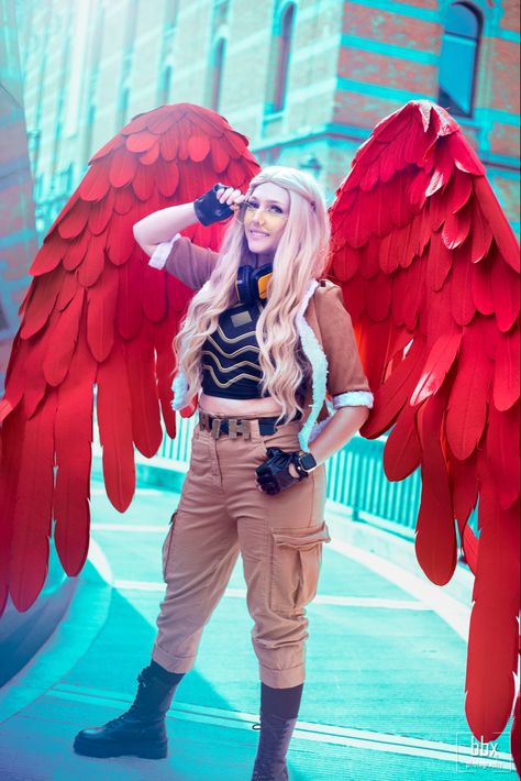 Boku no hero academie felale hawks Cosplay: cosplay done by cosplayforfun Female Hawks, Hawks Cosplay, Hawk Wings, Easy Cosplay Ideas, My Hero Academia Costume, Cosplay Wings, Easy Cosplay, My Hero Academia Cosplay, Mha Cosplay