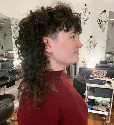 Curly Queer Haircut, Mullet Hairstyle Curly, Long Curly Mullet, Queer Haircut, Undercut Curly Hair, Kate Walker, Curly Cuts, Curly Wurly, Chic Haircut