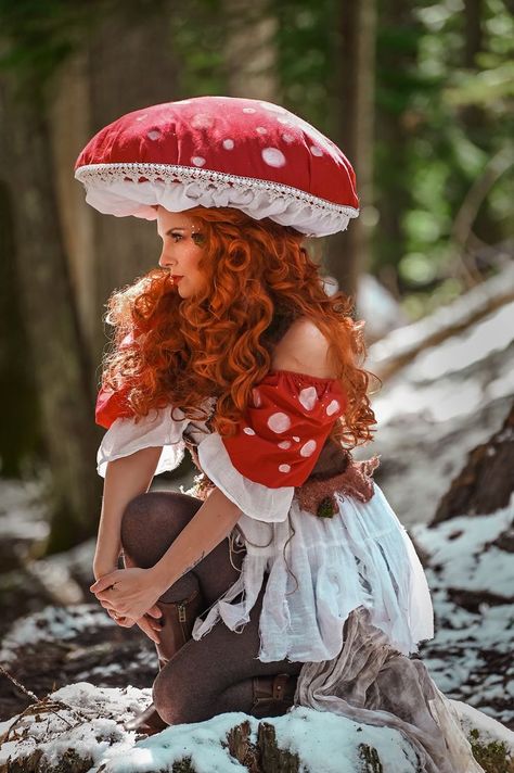 Mushroom Hats, Mushroom Outfit, Mushroom Costume, Cook Photography, Mushroom Hat, Mushroom Fairy, Fantasy Photography, Creative Halloween Costumes, Baby Shower Balloons