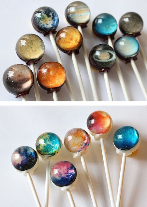 Galaxy Lollipops, Design Cibo, Galaxy Cake, Space Food, God Mat, Cute Desserts, Candy Recipes, Pretty Food, Food Design