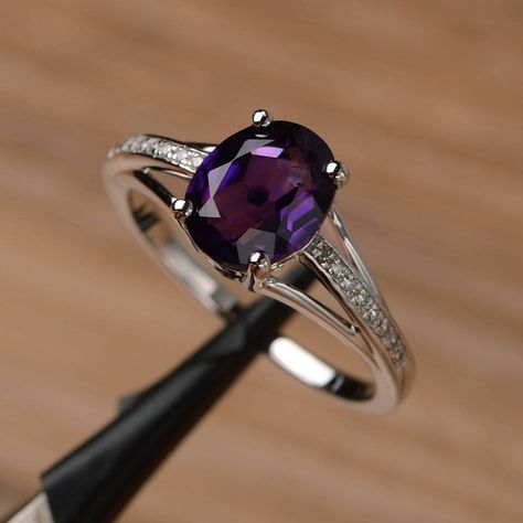 Art Jewelry Ring, Wedding Ring Oval, Elegant Rings, Emerald Wedding Rings, Amethyst Ring Engagement, Wearable Art Jewelry, Purple Amethyst Ring, Ring Birthstone, Engagement Wedding Ring