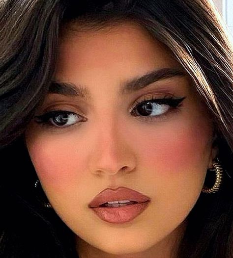 Rashan Mh, Character Face, Olive Skin, Makeup Hacks, Maquillaje Natural, Flawless Makeup, Pretty Selfies, Makeup For Brown Eyes, Beautiful Makeup