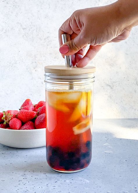 Strawberry Jasmine Green Tea, Green Tea Detox Drink, Cold Tea Recipes, Healthy Summer Drinks, Strawberry Simple Syrup, Green Tea Lemonade, Green Tea Drinks, Green Tea Detox, Iced Green Tea