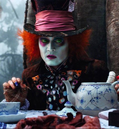 Tarrant Hightopp, Johnny Depp Mad Hatter, John Depp, Johnny Depp Characters, Barnabas Collins, Damien Chazelle, Alice In Wonderland Aesthetic, Alice In Wonderland Characters, Mia Wasikowska