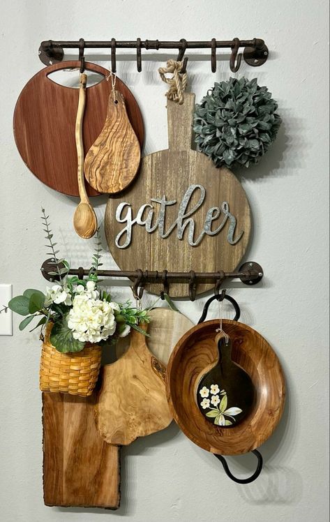 How To Hang Charcuterie Board, Charcuterie Board Storage Display, Charcuterie Wall Display, Charcuterie Board Wall Display, Bread Board Display, Charcuterie Board Wall, Dog Garage, Charcuterie Board Display, Wood Kitchen Tool