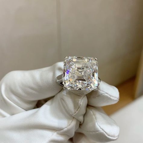 Magnificent 1847 on Instagram: “Cartier High Jewellery Diamond Platinum Ring Collections..... A perfect Type lla Diamond with excellent Cut weighting at 18.8cts .....…” Jewellery Diamond, High Jewellery, Platinum Diamond Rings, Platinum Ring, Ring Collections, High Jewelry, Cartier, Diamond Jewelry, Platinum