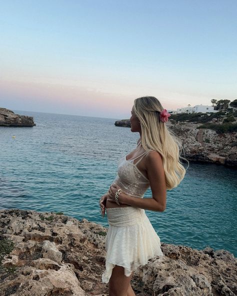 End of euro summer part 2 🩵 Pregnant Blonde, Cute Pregnancy Pictures, Pregnancy Diary, Pretty Pregnant, Future Mommy, Maternity Pics, Cute Maternity Outfits, Euro Summer, Bump Style