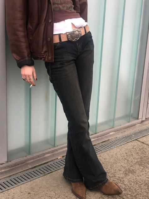 Bellbottoms Outfits 90s, 90s Bell Bottoms Outfit, Bellbottoms Outfits, Bottoms Outfit, Bell Bottoms Outfit, Bell Jeans, Outfits 90s, Outfit 90s, Fall Fits