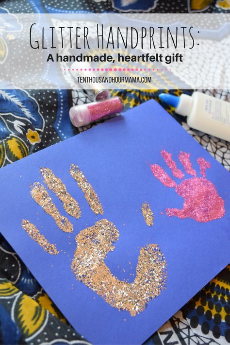 Handprint Gift Ideas, Gift For Grandparents, Handmade Holiday Gifts, Kids Holiday Gifts, Easy Handmade, Kids Holiday, Handprint Craft, Glitter Crafts, Handprint Crafts