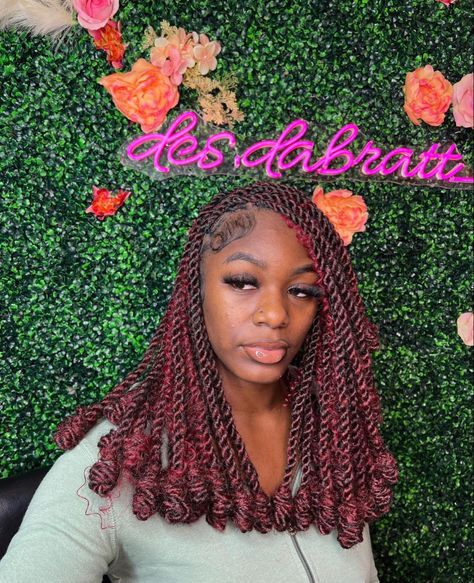 red invisible locs Invisible Locs Hairstyles, Invisible Locks, Vacay Hair, Hairstylist Career, High Bratz, Hair Braid Diy, Invisible Locs, Invisible Braids, Marley Hair