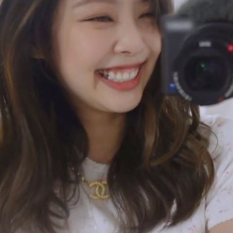 Jennie Girlfriend Material, Jennie Girlfriend, Bp Video, Jennie Icon, 사진 촬영 포즈, Girlfriend Material, Kpop Gifs, V Video, Jen Videos