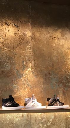 Gold Plaster Wall, Gold Leaf Wall Art, Gold Living Room Walls, Gina Shoes, Gold Textured Wall, Gold Leaf Texture, Gold Leaf Decor, Gold Leaf Wall, Faux Walls