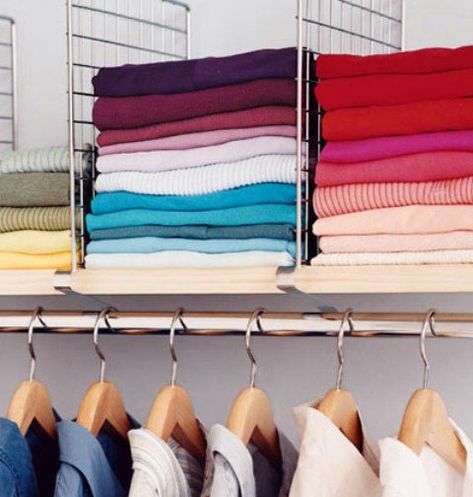 Top 58 Most Creative Home-Organizing Ideas and DIY Projects. i need this for my linen closet. no matter how many times i make it look nice, it still looks like a linen pixie ransacked it. Organize Sweaters, Divider Shelves, Store Sweaters, Ideas Armario, Organiser Son Dressing, Sweater Storage, Casa Clean, Stunning Homes, Shelf Dividers