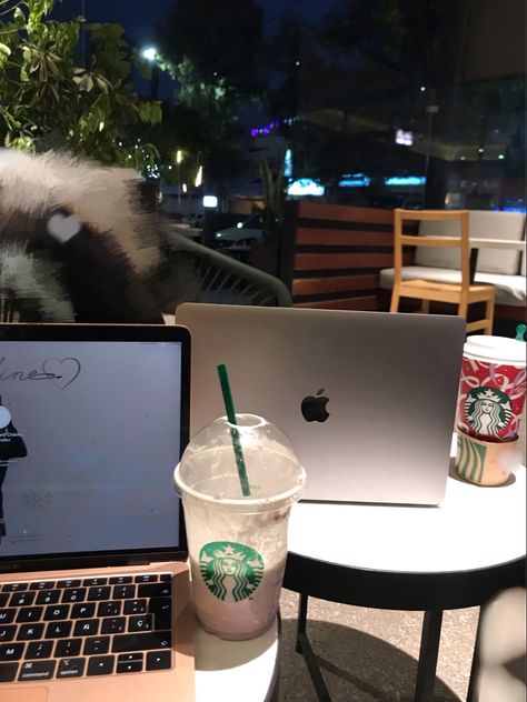 Starbucks Laptop, Star Buck, Study Hours, Study Lifestyle, City Rain, Mini Cafe, Vision Board Goals, Computer Programmer, Studying Law