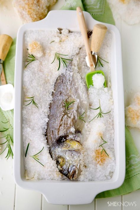 Salt-crusted baked whole fish recipe Salt Baked Fish, Baked Whole Fish, Flounder Fish Recipes, Alkalizing Foods, Whole Fish Recipes, Walleye Fish Recipes, Tilapia Fish Recipes, Cod Fish Recipes, Whole30 Fish Recipes