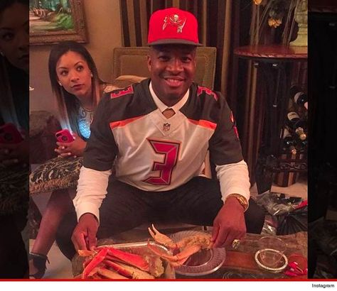 Did Jameis Winston already make his first NFL blunder?!? Funny Nfl, Jameis Winston, Tampa Bay Bucs, Crab Legs, Nfl Draft, Tampa Bay Buccaneers, Florida State, Memorable Moments, Tampa Bay