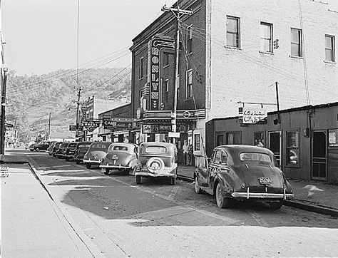 #Historic #Harlan #Kentucky #VisitHarlan (Photo credit to Jamey Middleton) Harlan Kentucky, Harlan County, Old Country Stores, Chicago River, Appalachian Mountains, My Old Kentucky Home, Coal Mining, Us History, And So The Adventure Begins