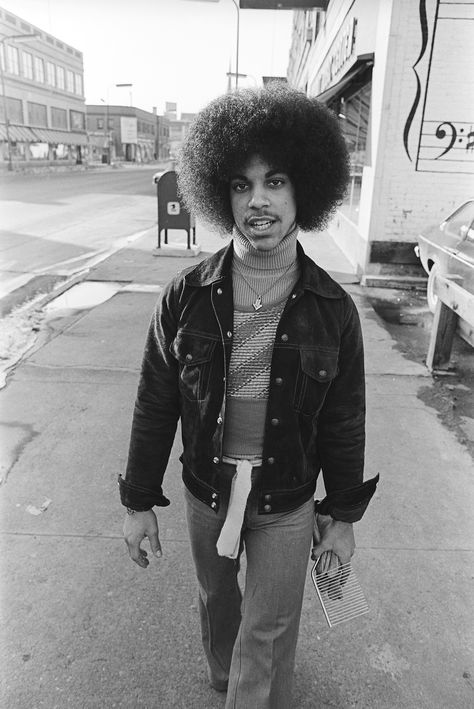 Before the purple rain: Prince in 1970s Minneapolis – in pictures Mavis Staples, Press Shots, Photos Rares, Old Prince, Sheila E, Photos Of Prince, Hidden Photos, Intimate Photos, Young Prince